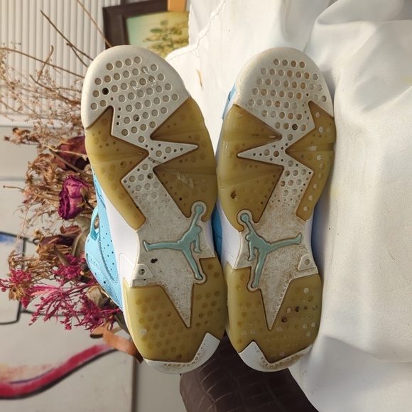 Jordan 6 retro UNC blue on white - Picture 8 of 11